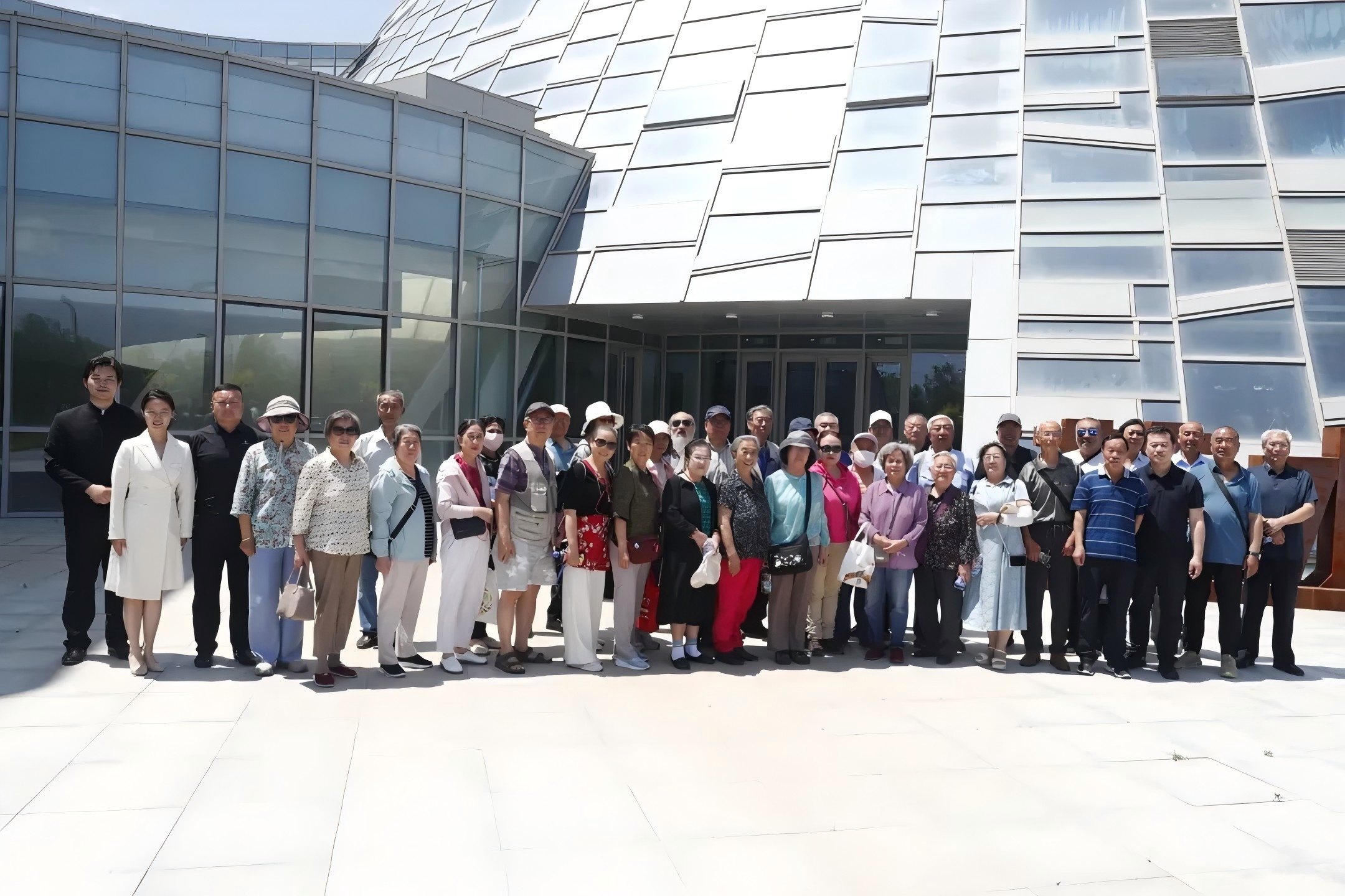 我校離退休人員黨總支開展“黨建引領(lǐng)聚合力 暖心服務(wù)踐初心”...