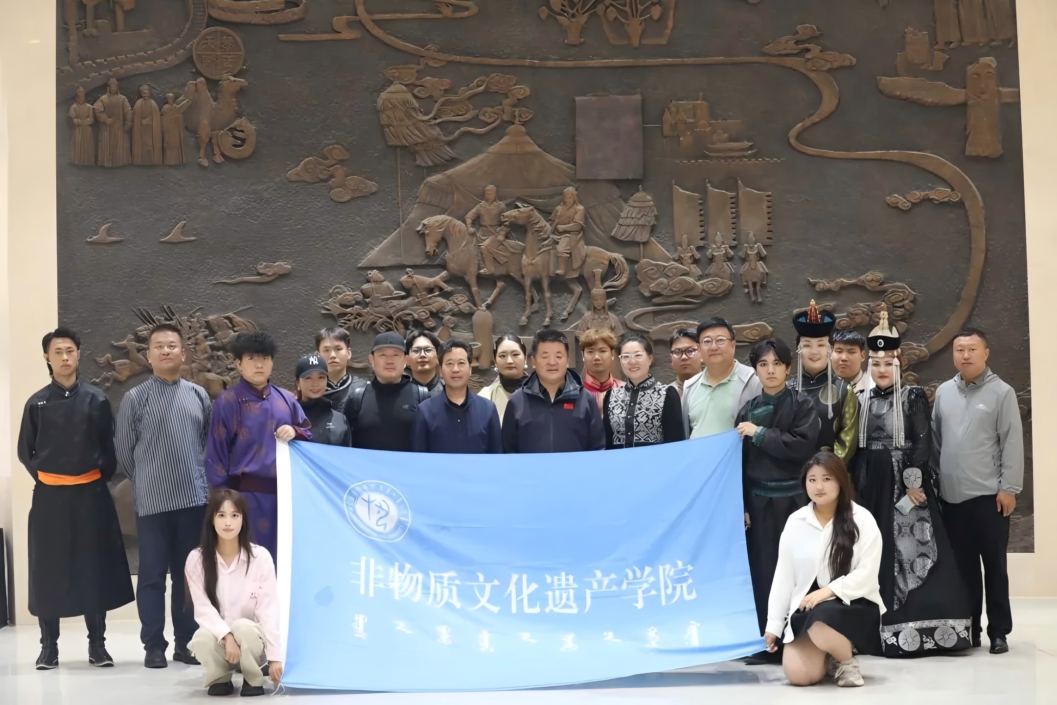 訪企拓崗 | 學(xué)校黨委副書記趙曉強(qiáng)帶隊(duì)赴達(dá)茂聯(lián)合旗烏蘭牧騎共...