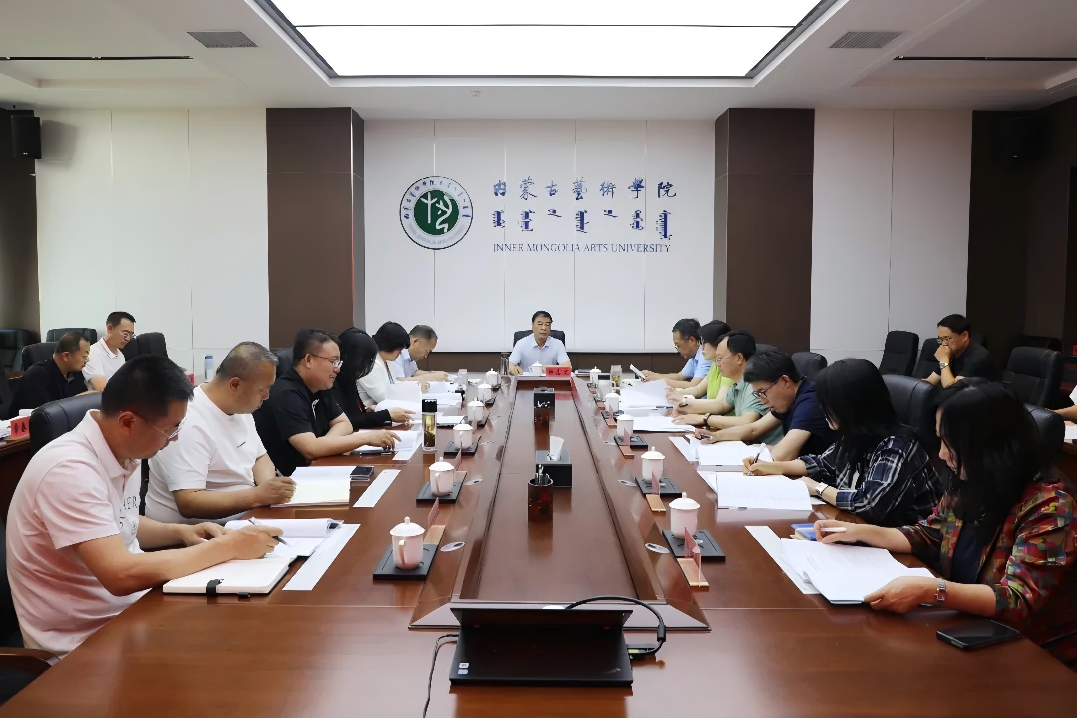 我校召開深入貫徹中央八項(xiàng)規(guī)定精神學(xué)習(xí)教育專題黨課暨黨委理論...